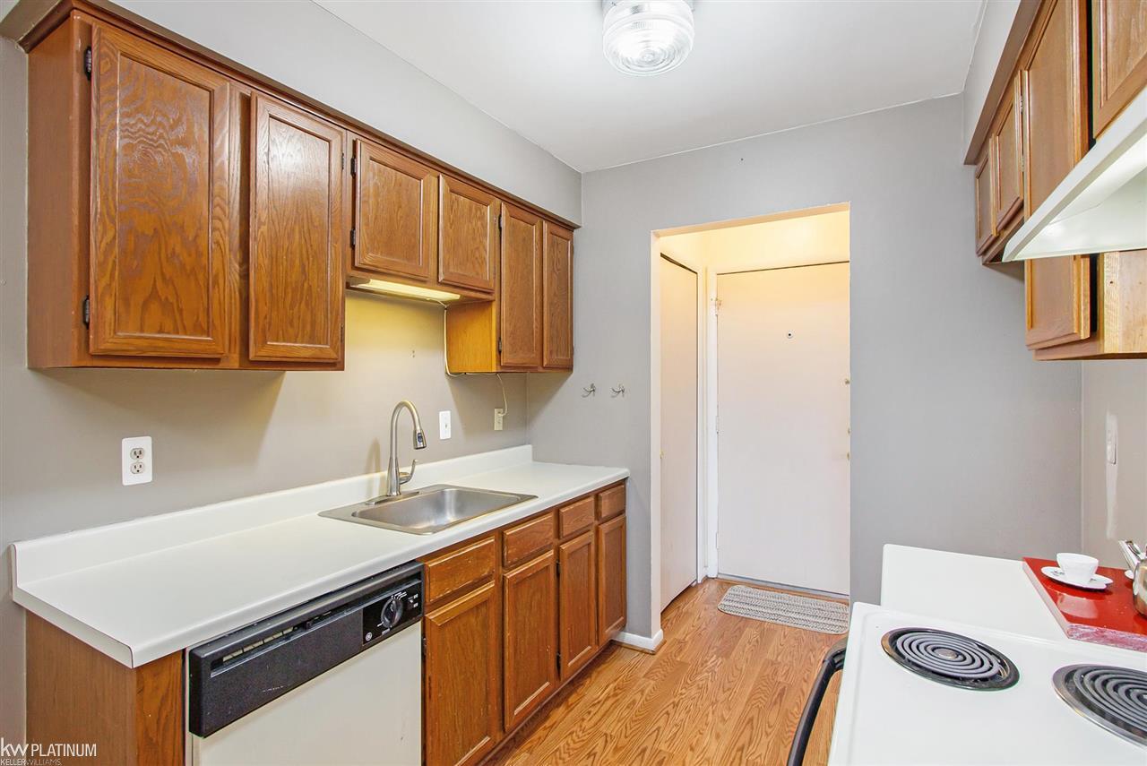 43298 Mound Road Sterling Heights, MI 48314 - Photo 13 of 15 50064604-12.JPG