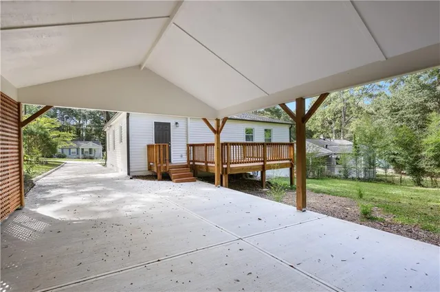 a view of a house with porch and backyard