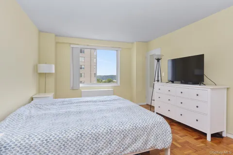 $365,000 | 3333 Henry Hudson Parkway, Unit 12M | Riverdale