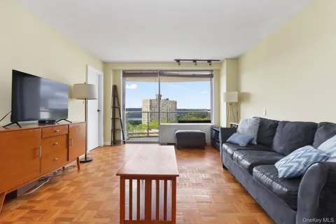 $365,000 | 3333 Henry Hudson Parkway, Unit 12M | Riverdale