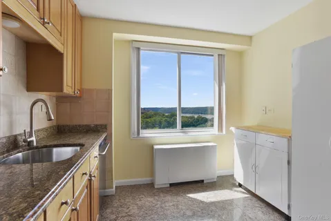 $365,000 | 3333 Henry Hudson Parkway, Unit 12M | Riverdale