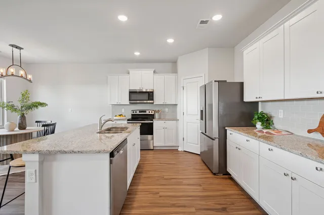 $399,900 | 3278 Holiday Lane, Columbia, TN 38401