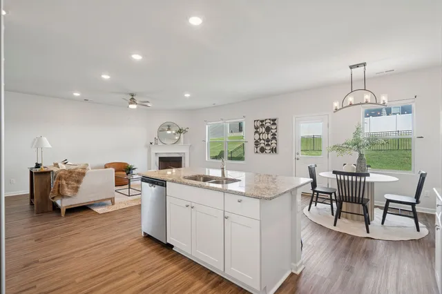 $399,900 | 3278 Holiday Lane, Columbia, TN 38401