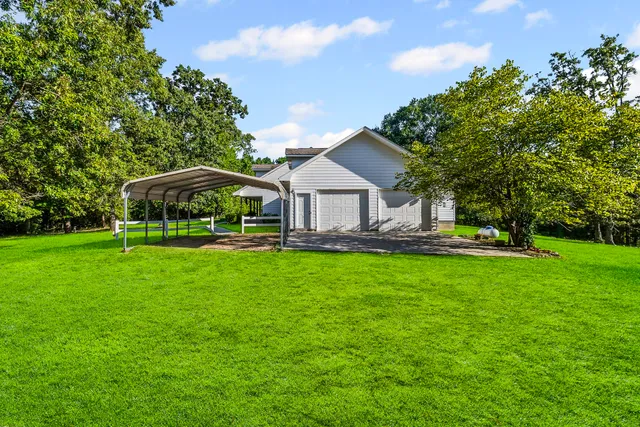 a view of a house with a yard