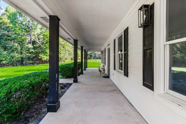 a view of a house with backyard and porch