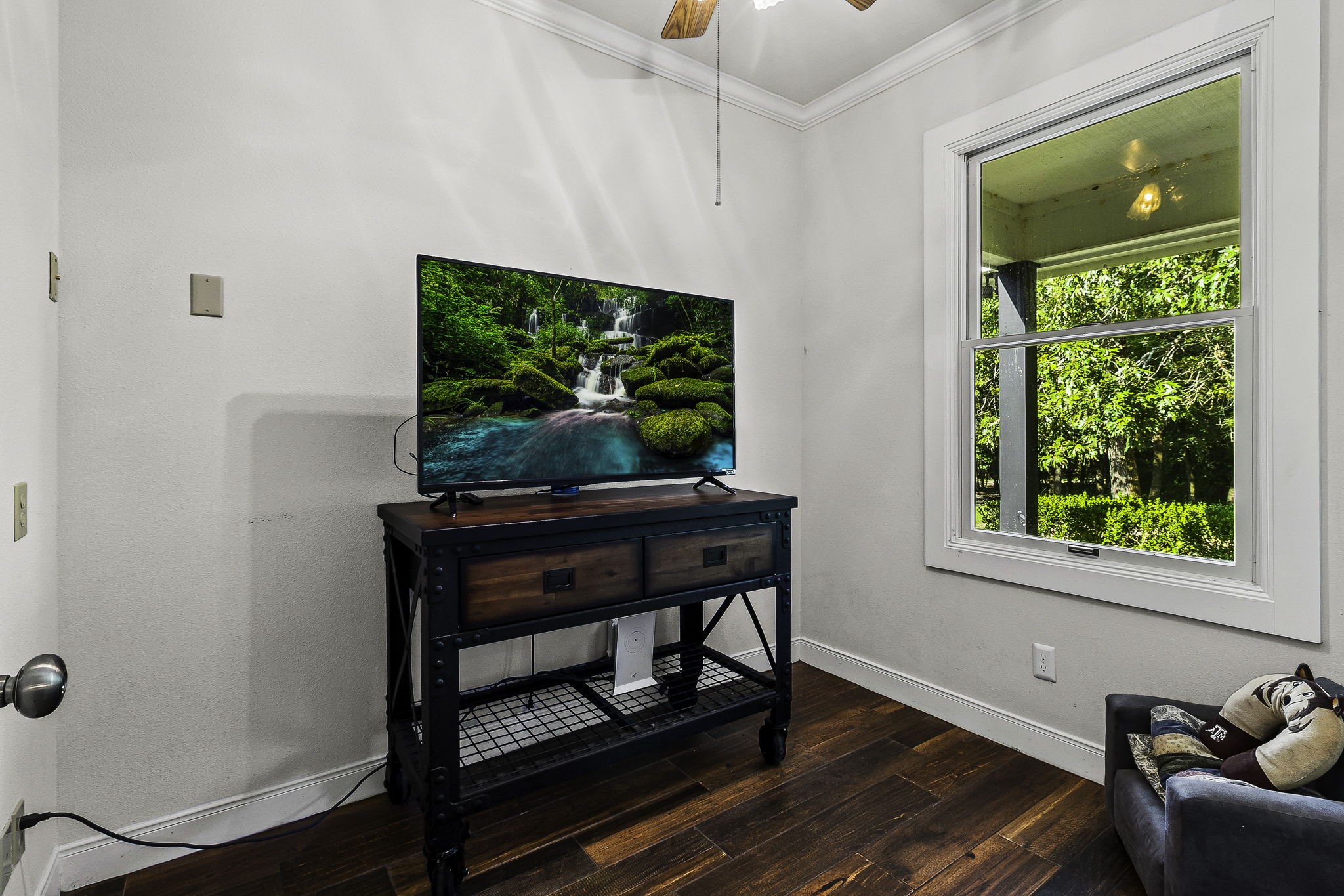 1387 Barrett's Landing Road Trinity, TX 75862 - Photo 7 of 50 a living room with furniture and a window