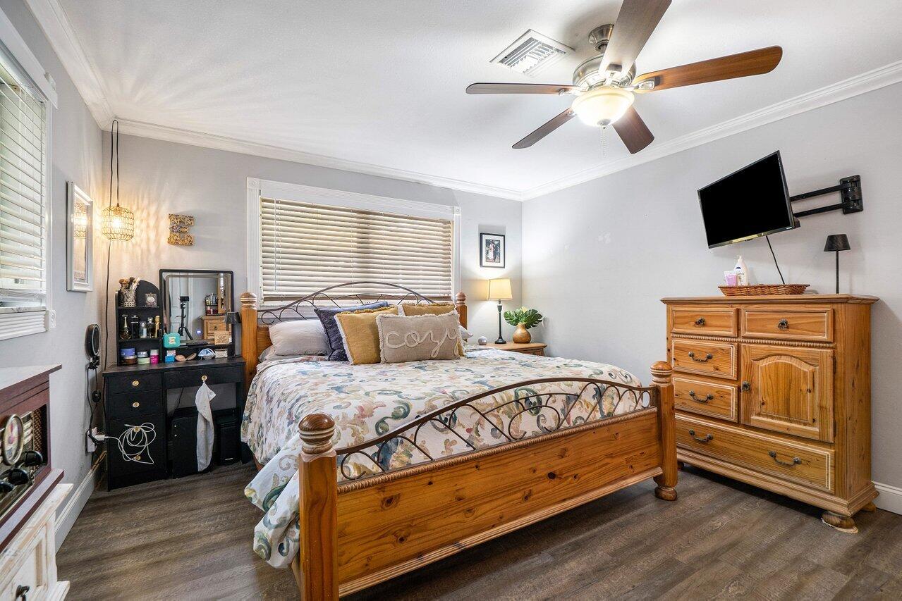 5136 Laird Lane Jupiter, FL 33458 - Photo 12 of 45 018-5136LairdLane-Jupiter-FL-33458-SMALL