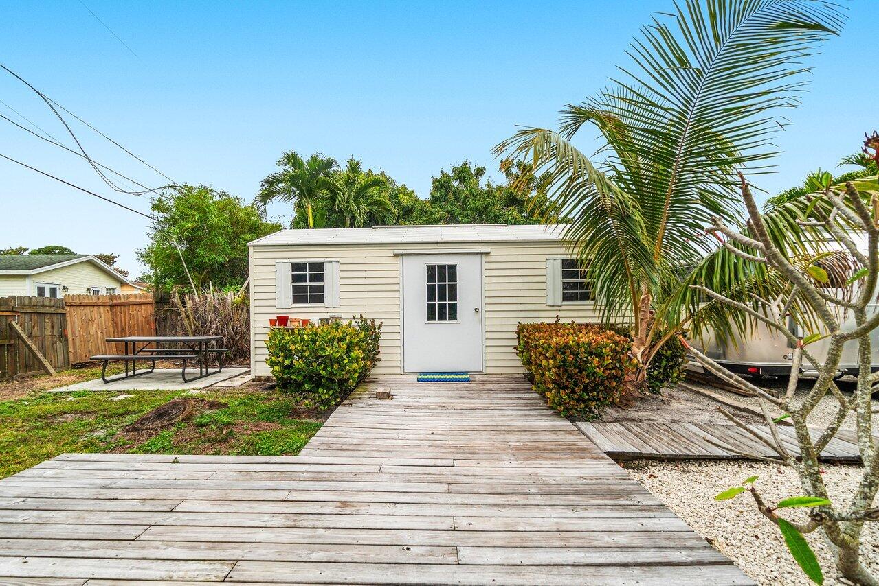 5136 Laird Lane Jupiter, FL 33458 - Photo 30 of 45 036-5136LairdLane-Jupiter-FL-33458-SMALL