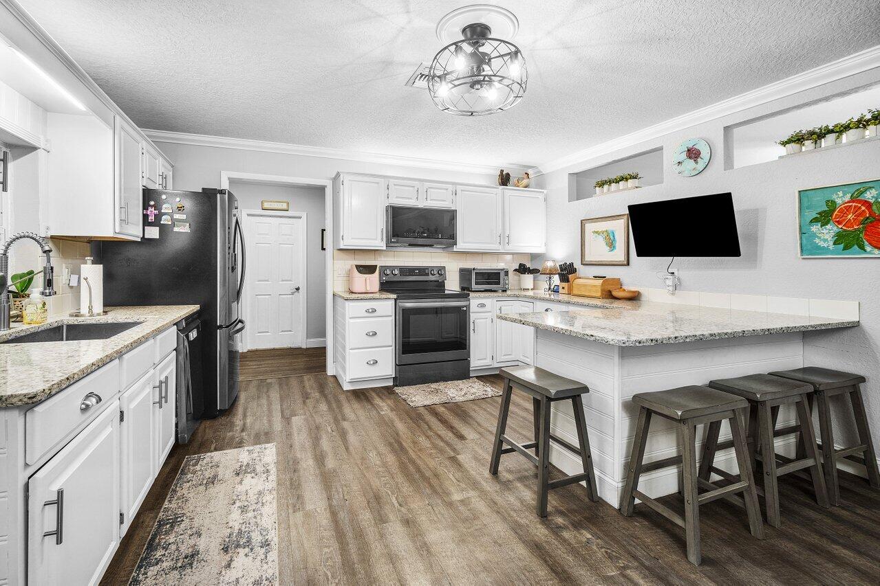 5136 Laird Lane Jupiter, FL 33458 - Photo 6 of 45 009-5136LairdLane-Jupiter-FL-33458-SMALL