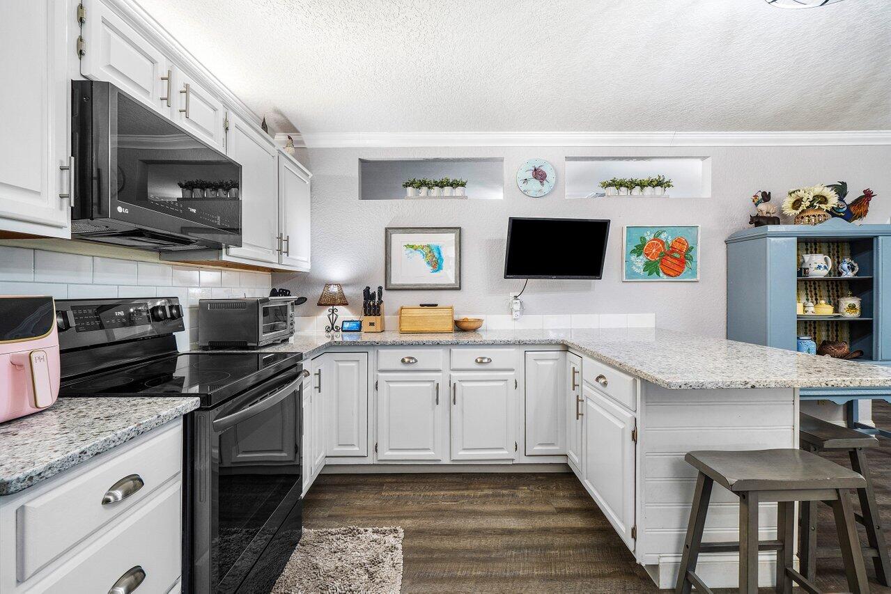 5136 Laird Lane Jupiter, FL 33458 - Photo 7 of 45 010-5136LairdLane-Jupiter-FL-33458-SMALL