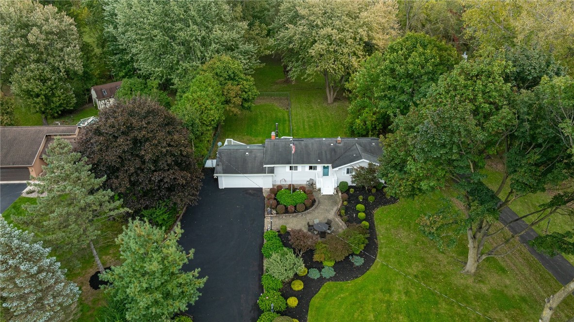 4530 Nine Mile Point Road Perinton, NY 14450 - Photo 3 of 34