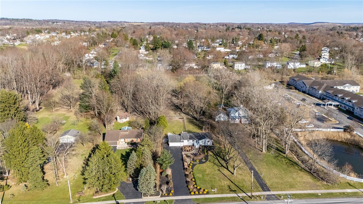 4530 Nine Mile Point Road Perinton, NY 14450 - Photo 10 of 34