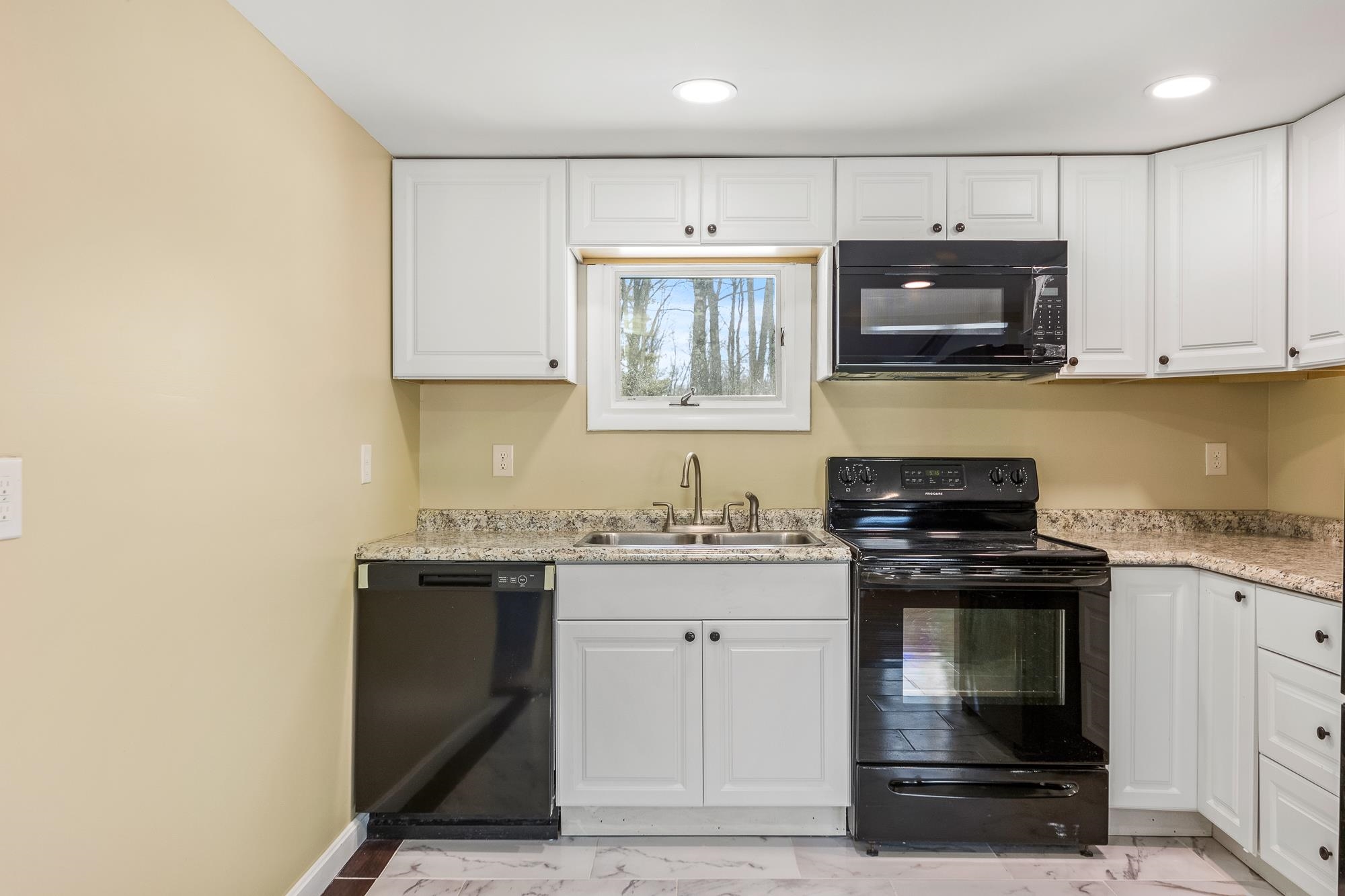 102 England Road Rochester, NH 03867 - Photo 10 of 38