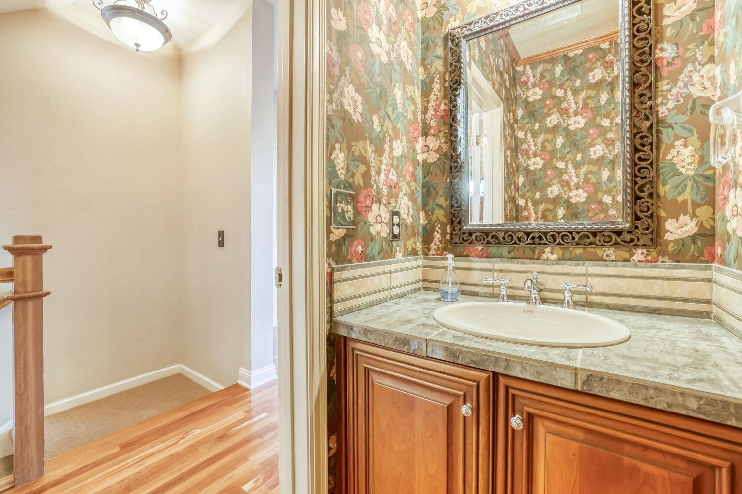 228 Ridgewood Avenue Minneapolis, MN 55403 - Photo 11 of 27