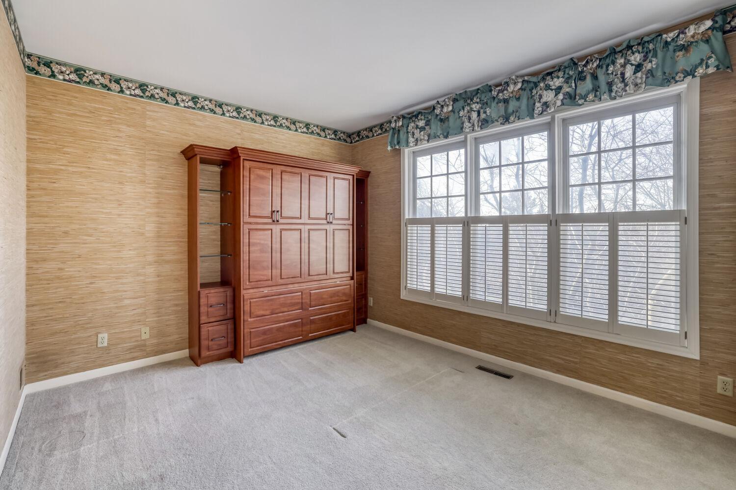 228 Ridgewood Avenue Minneapolis, MN 55403 - Photo 13 of 27