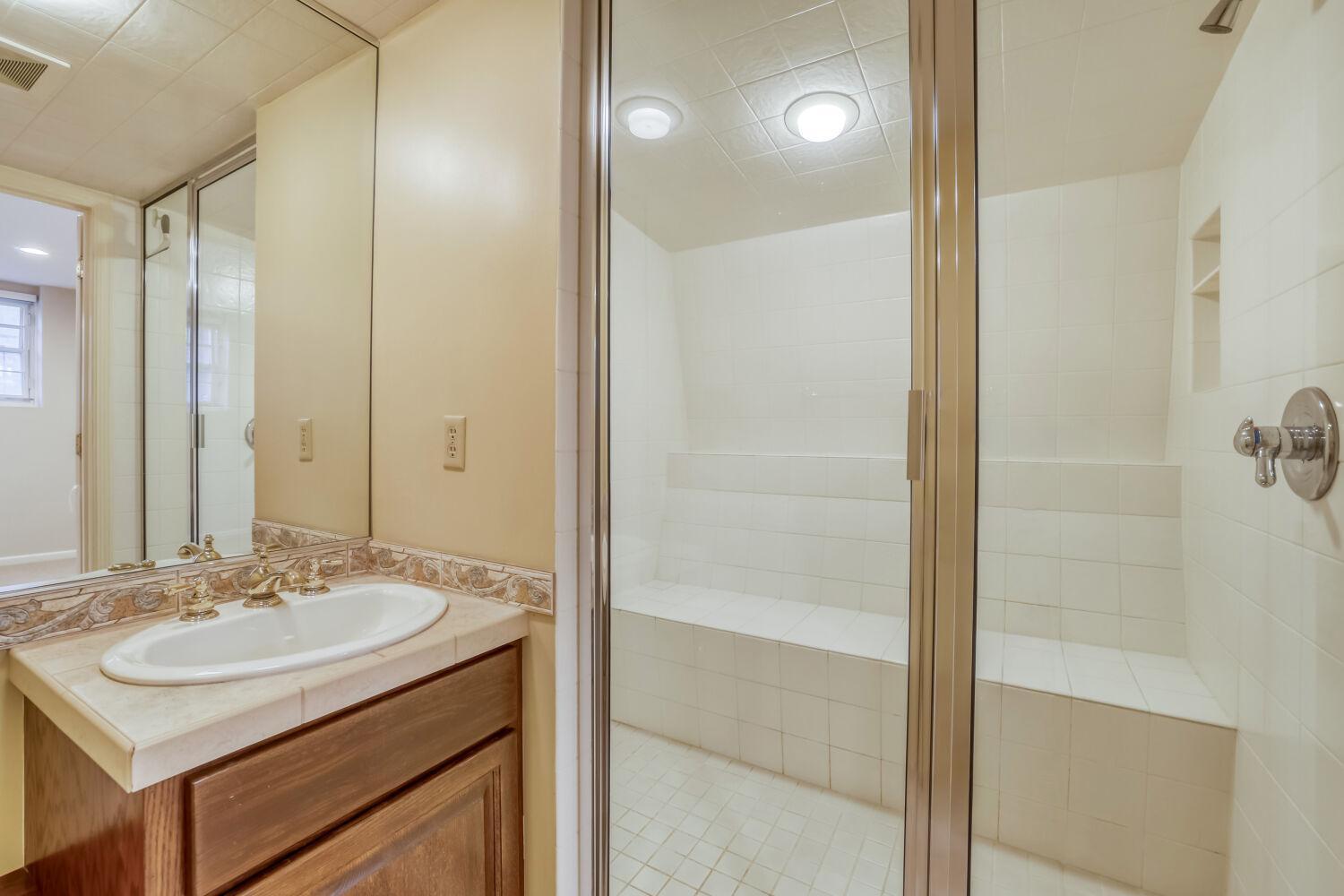 228 Ridgewood Avenue Minneapolis, MN 55403 - Photo 23 of 27