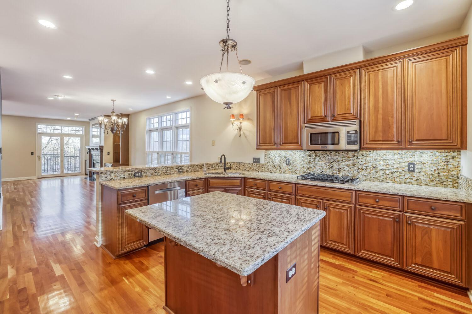 228 Ridgewood Avenue Minneapolis, MN 55403 - Photo 8 of 27