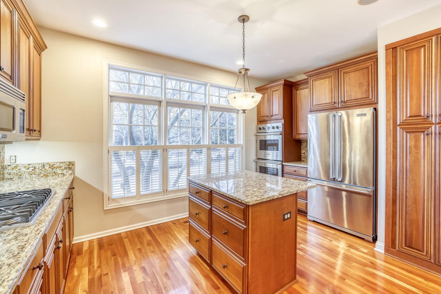 228 Ridgewood Avenue Minneapolis, MN 55403 - Photo 9 of 27