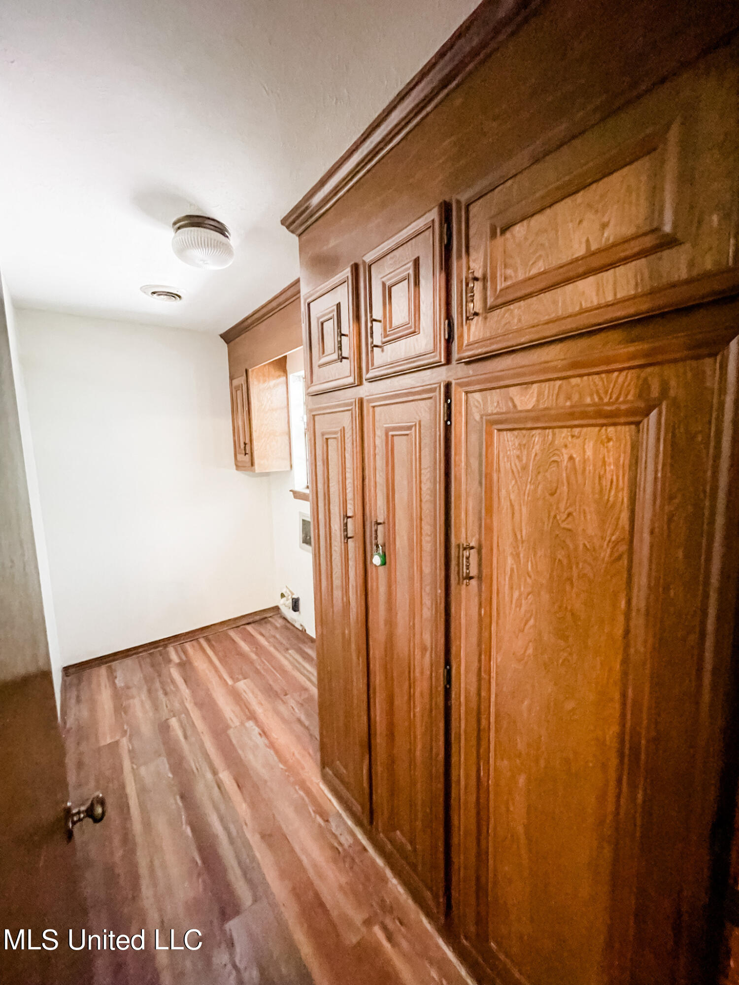 238 Oak Bend Madison, MS 39110 - Photo 13 of 16 Laundry