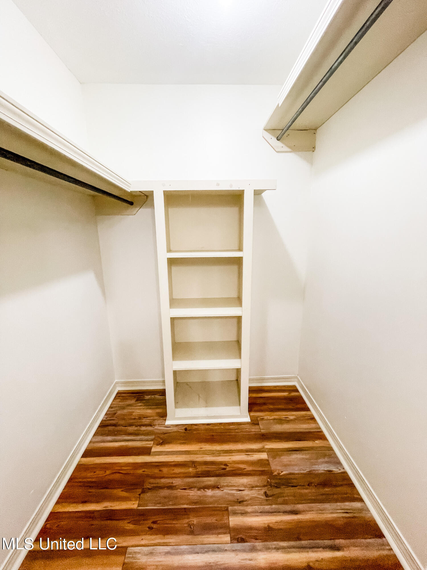 238 Oak Bend Madison, MS 39110 - Photo 9 of 16 Master closet