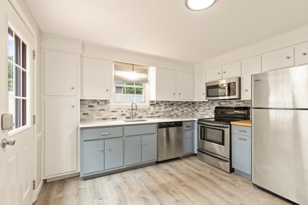 35 Birch Road Westford, MA 01886 - Photo 3 of 32 Gallery Image 3