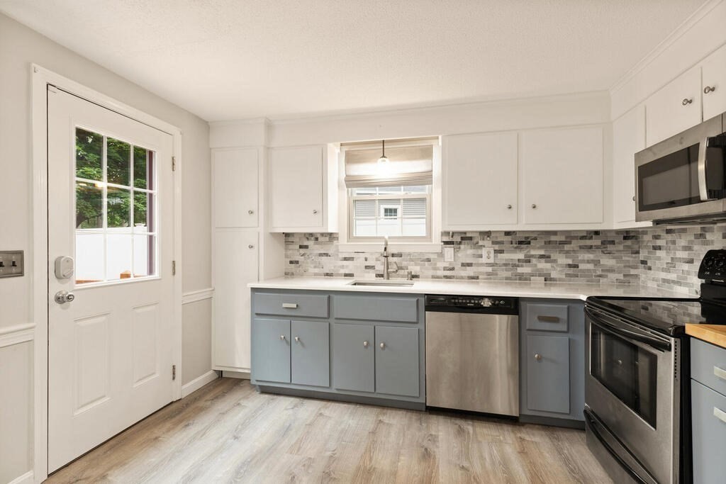 35 Birch Road Westford, MA 01886 - Photo 4 of 32 Gallery Image 4