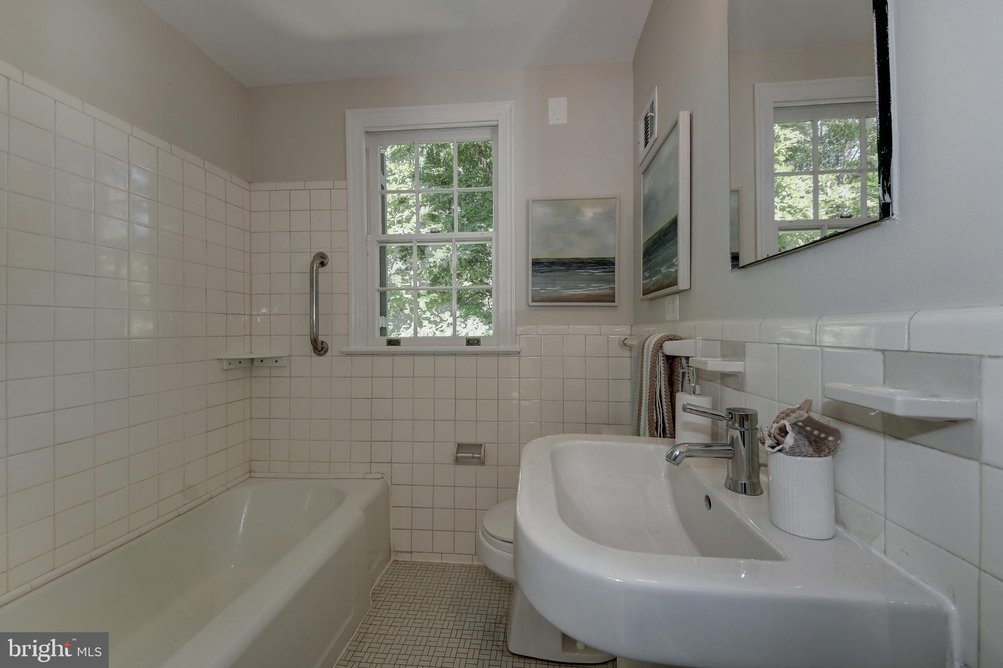4020 Reno Road Northwest Washington, DC 20008 - Photo 31 of 61 Upper level hall bathroom