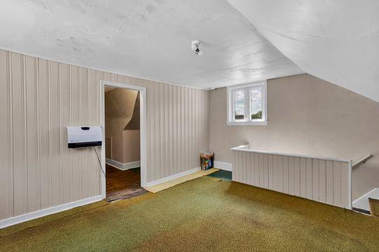 1850 Middle Street Pittsburgh, PA 15215 - Photo 15 of 27 a view of an empty room with closet and a window