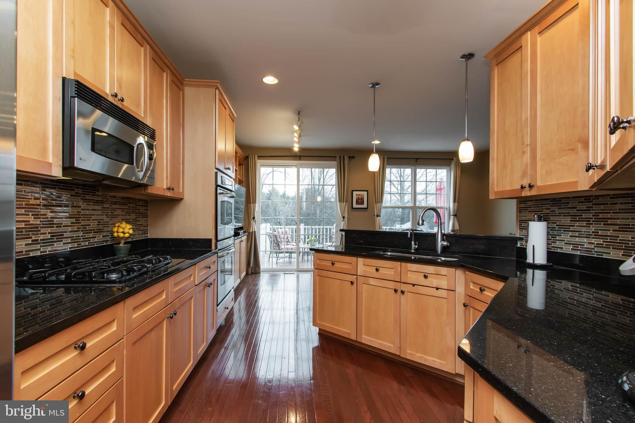 9185 Ribbon Falls Loop Bristow, VA 20136 - Photo 8 of 34 Gourmet Kitchen w/Cooktop & Double Wall Ovens