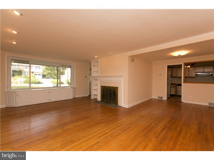 506 Paper Mill Road Oreland, PA 19075 - Photo 4 of 24 Living Room