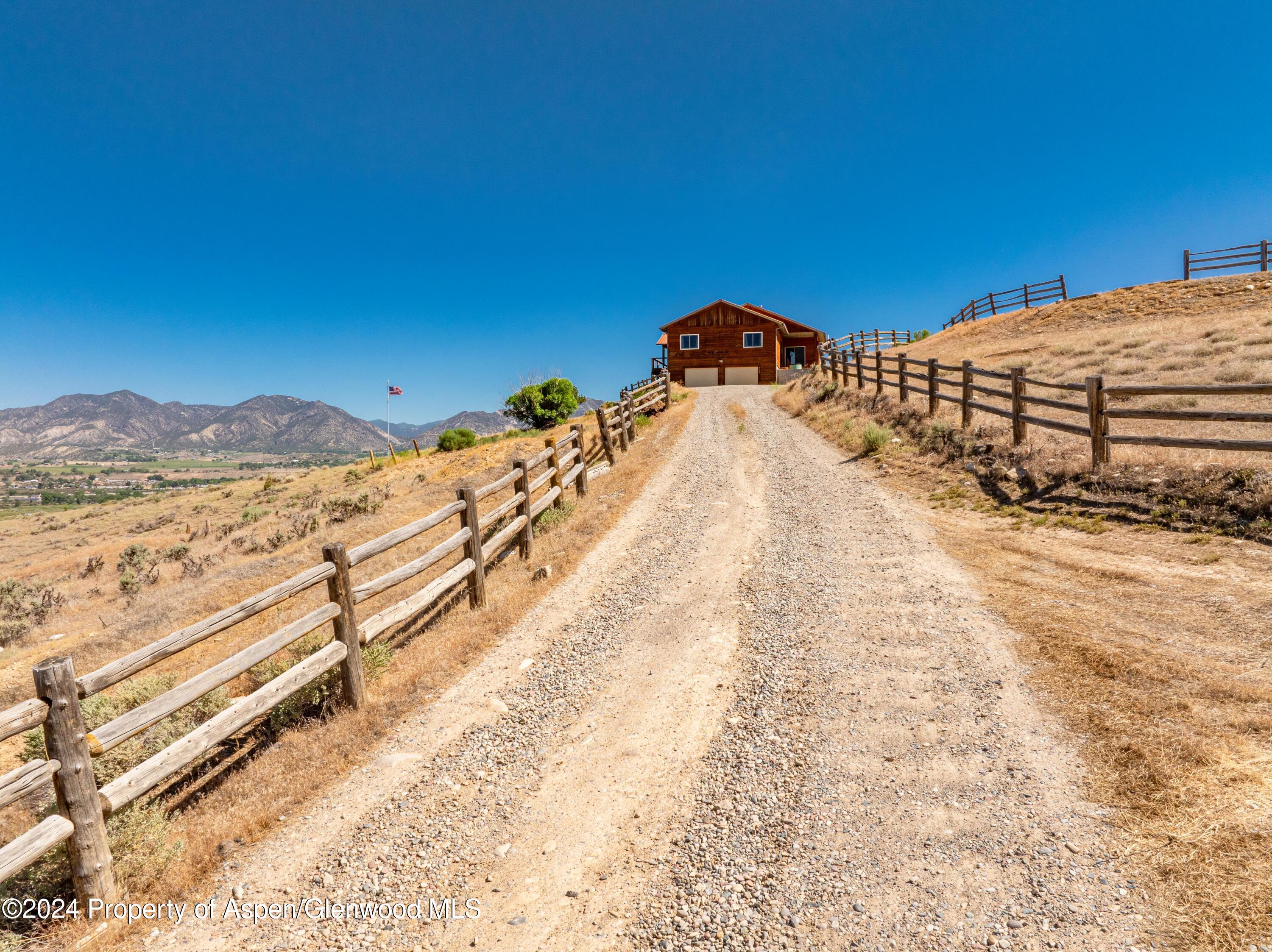 189 Rio Bravo Road Silt, CO 81652 - Photo 26 of 32 driveway view