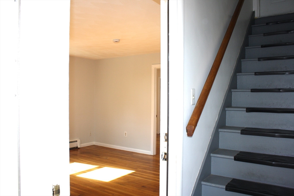 56 High Ridge Road, Unit 1 Worcester, MA 01602 - Photo 3 of 32