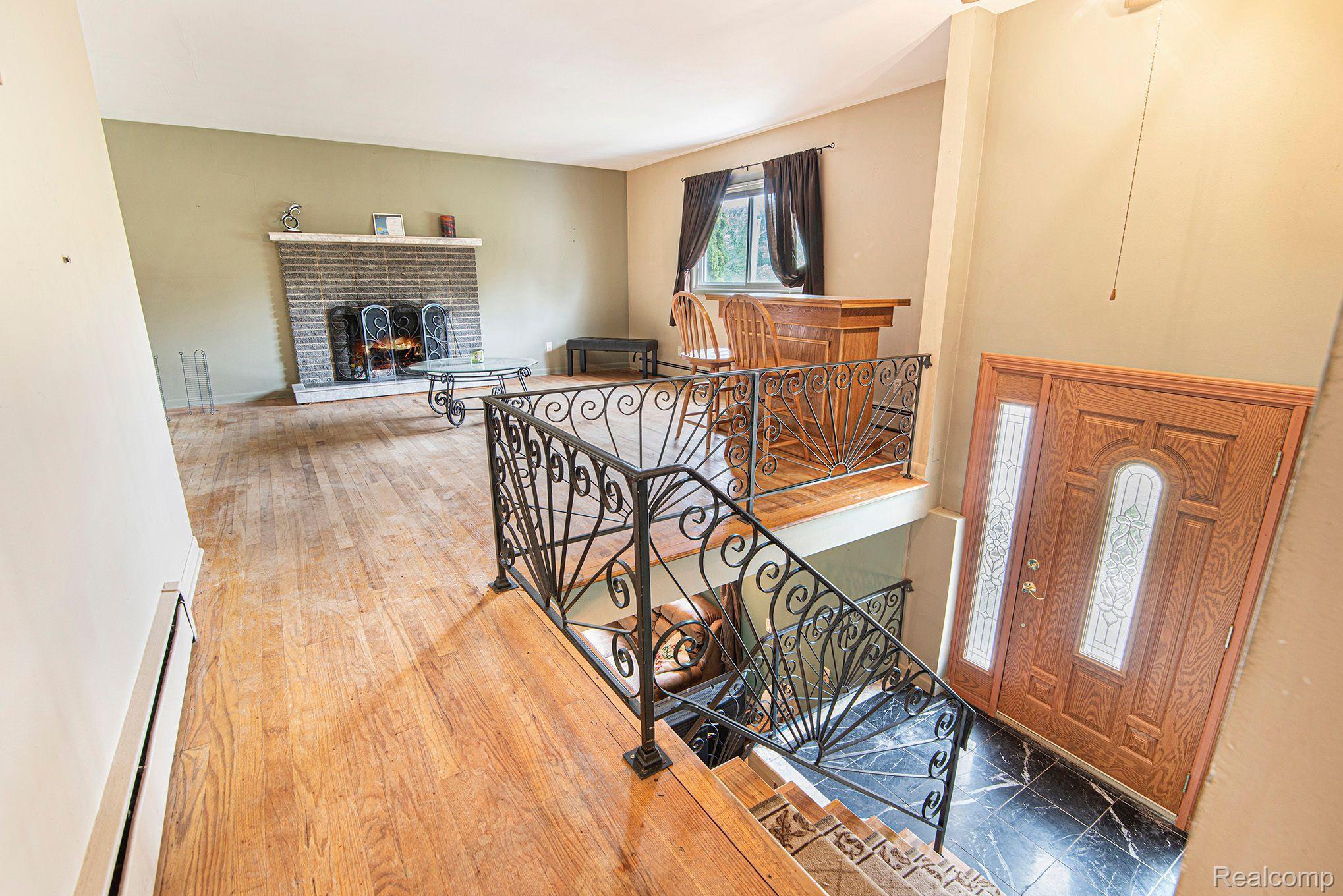 11358 Tipsico Lake Road Fenton, MI 48430 - Photo 4 of 34 Gallery Image 4