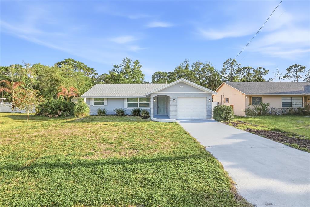 7840 Gulf Way Hudson, FL 34667 - Photo 35 of 37 a front view of a house with a garden