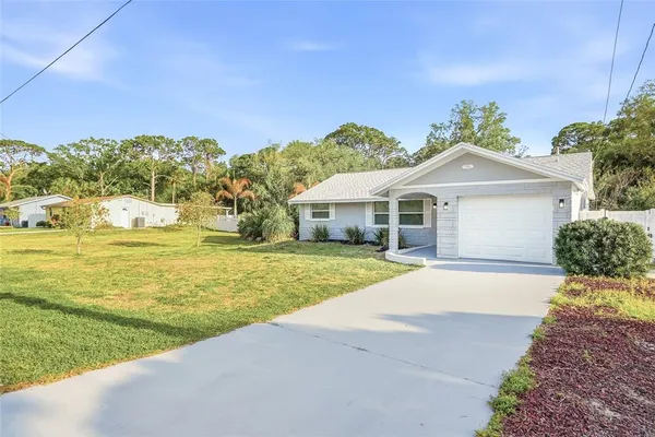 $219,900 | 7840 Gulf Way, Hudson, FL 34667