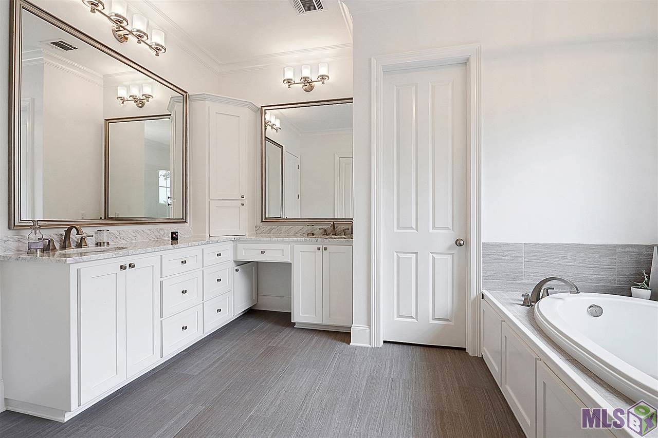 11129 Preservation Way Baton Rouge, LA 70810 - Photo 9 of 18 Master Bathroom
