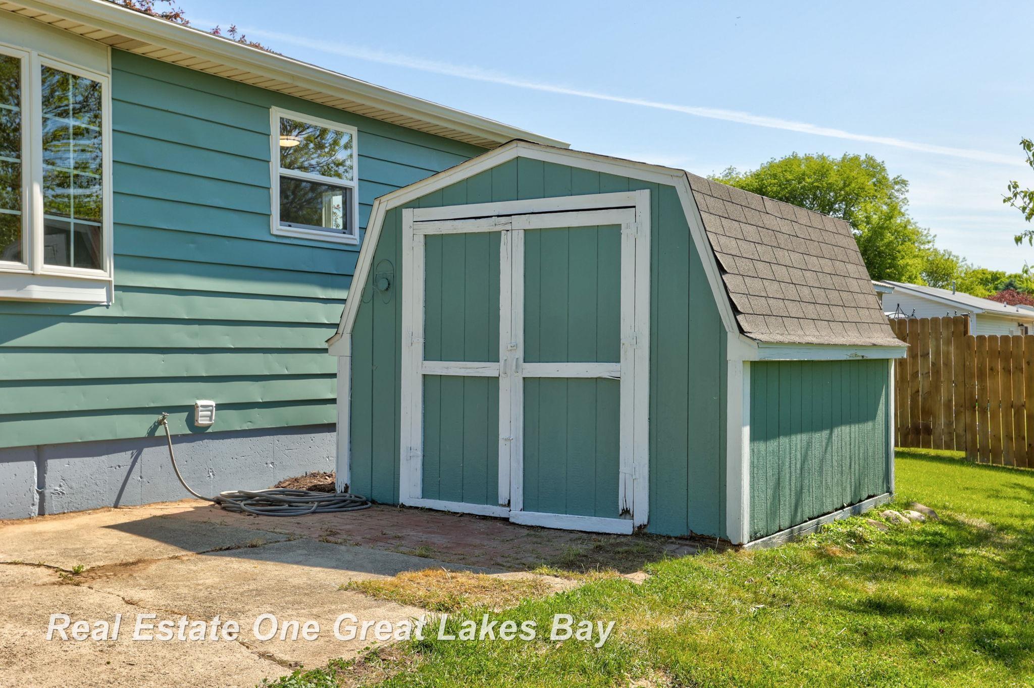 1813 Van Geisen Road Caro, MI 48723 - Photo 31 of 38