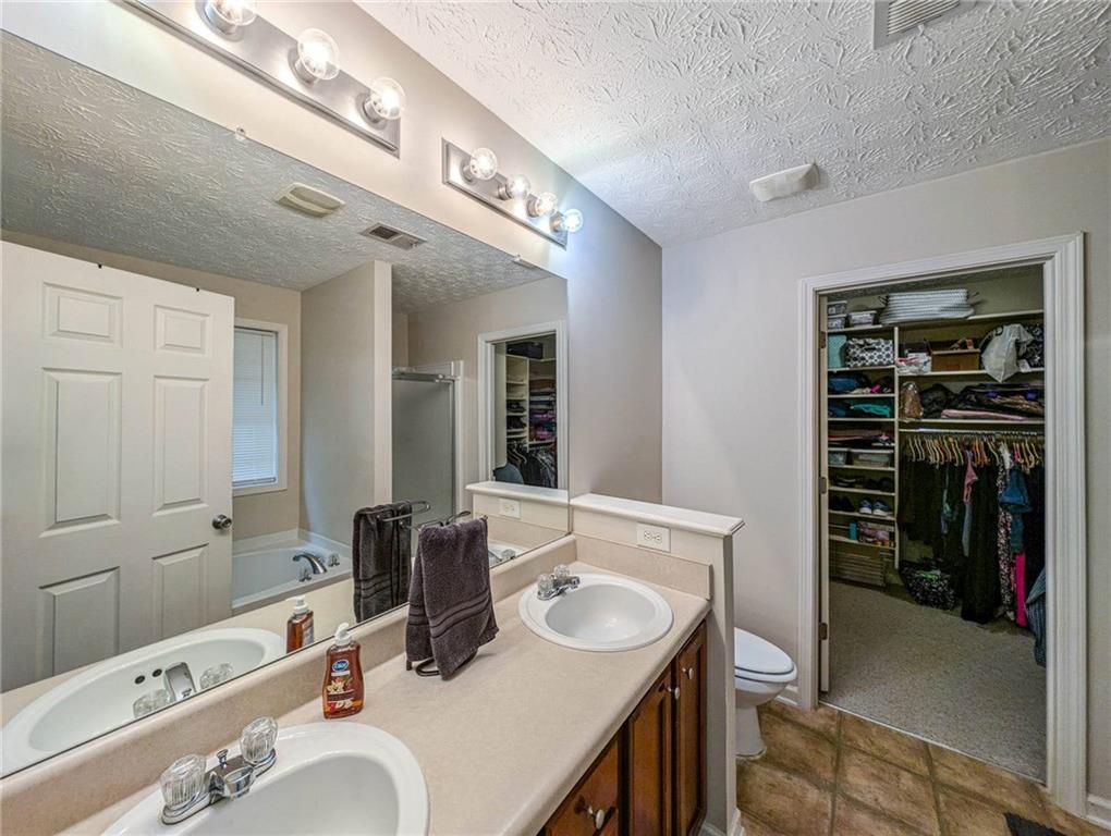 3954 Riverside Parkway Decatur, GA 30034 - Photo 26 of 38 a bathroom with a sink double vanity and a tub