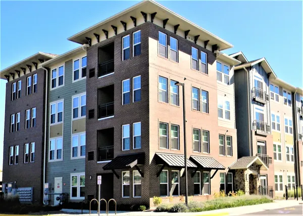 $2,548 | 670 East Algonquin Road, Unit 4311, Schaumburg, IL 60173