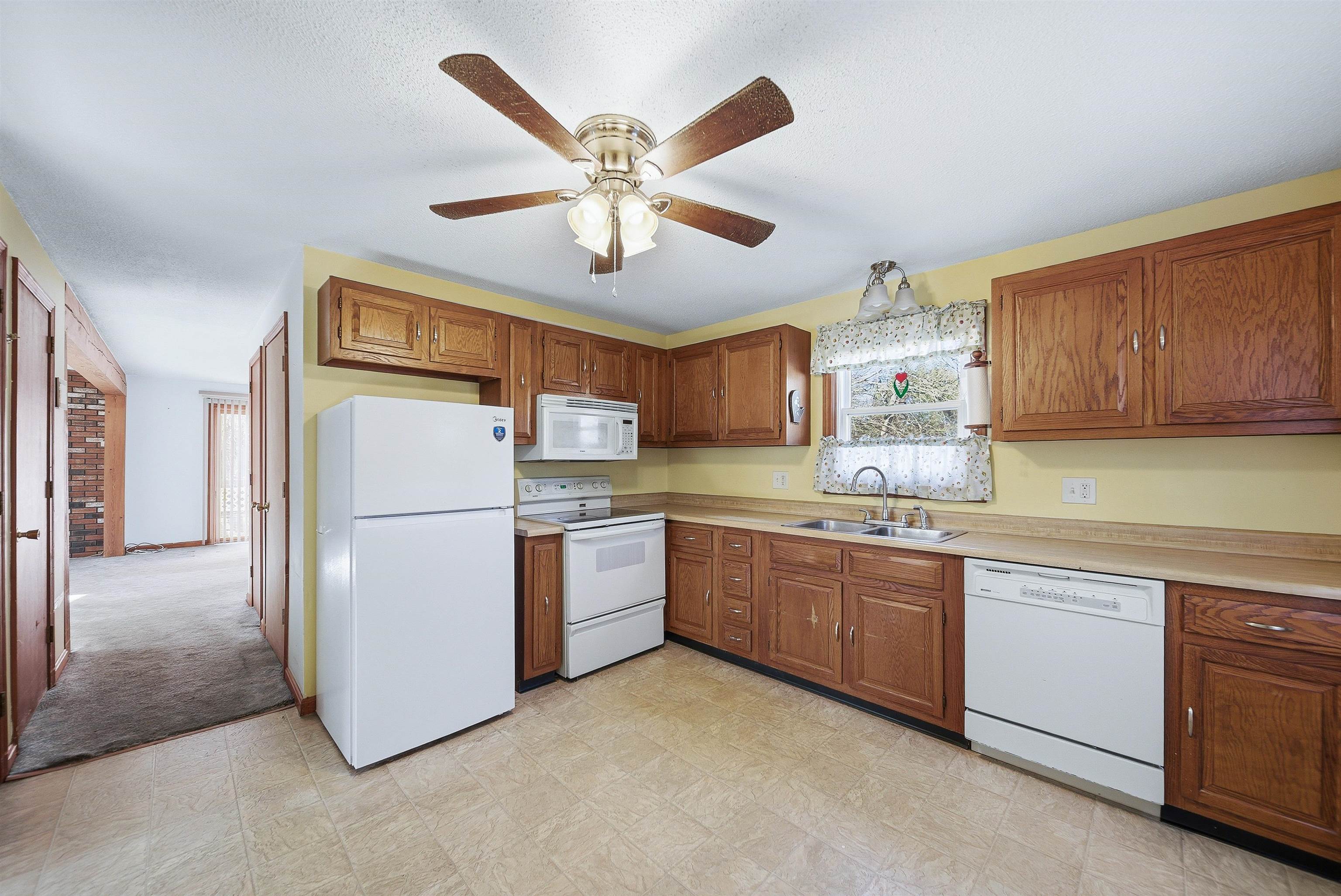 48 Dracut Road Hudson, NH 03051 - Photo 12 of 45 Gallery Image 12