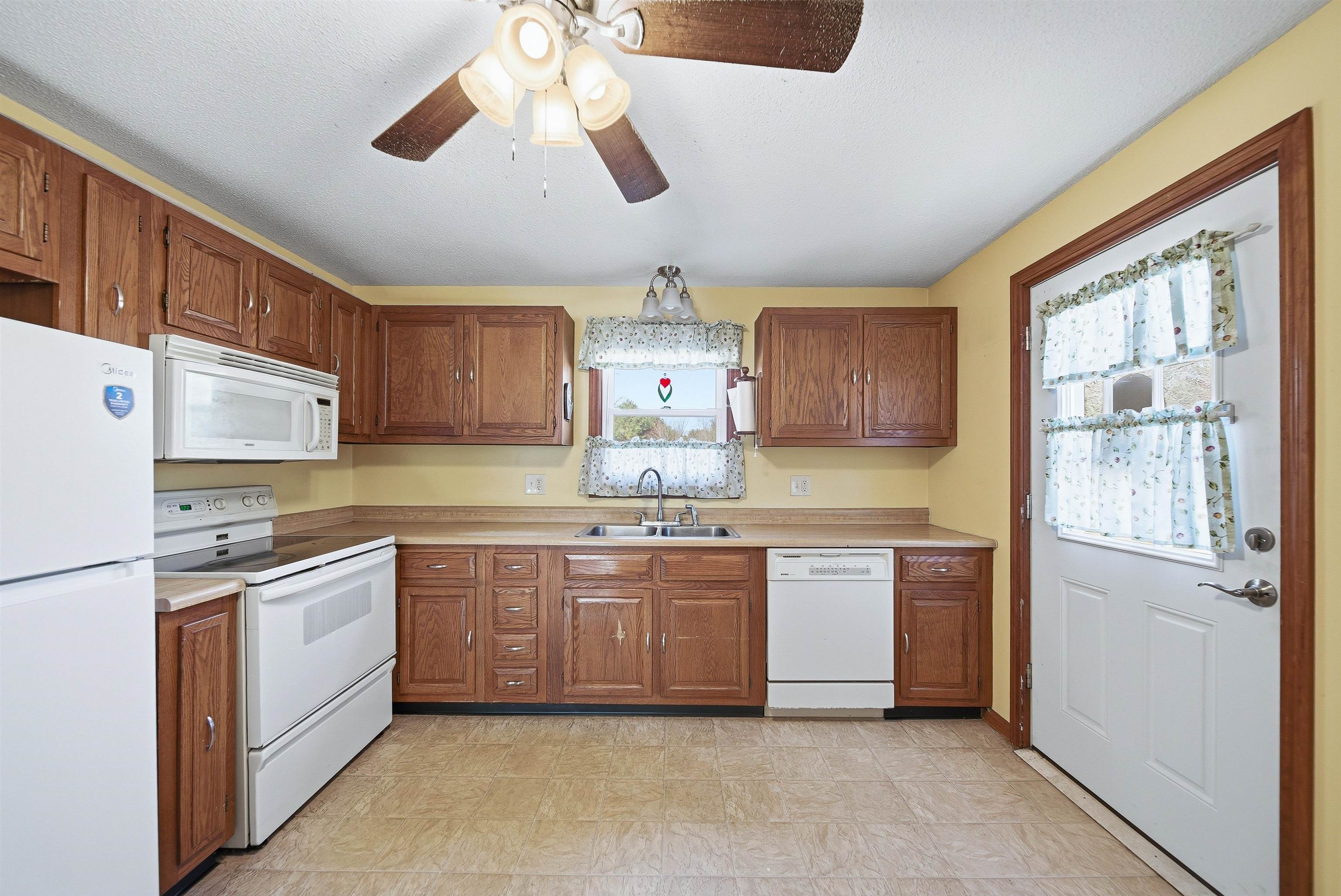 48 Dracut Road Hudson, NH 03051 - Photo 13 of 45 Gallery Image 13