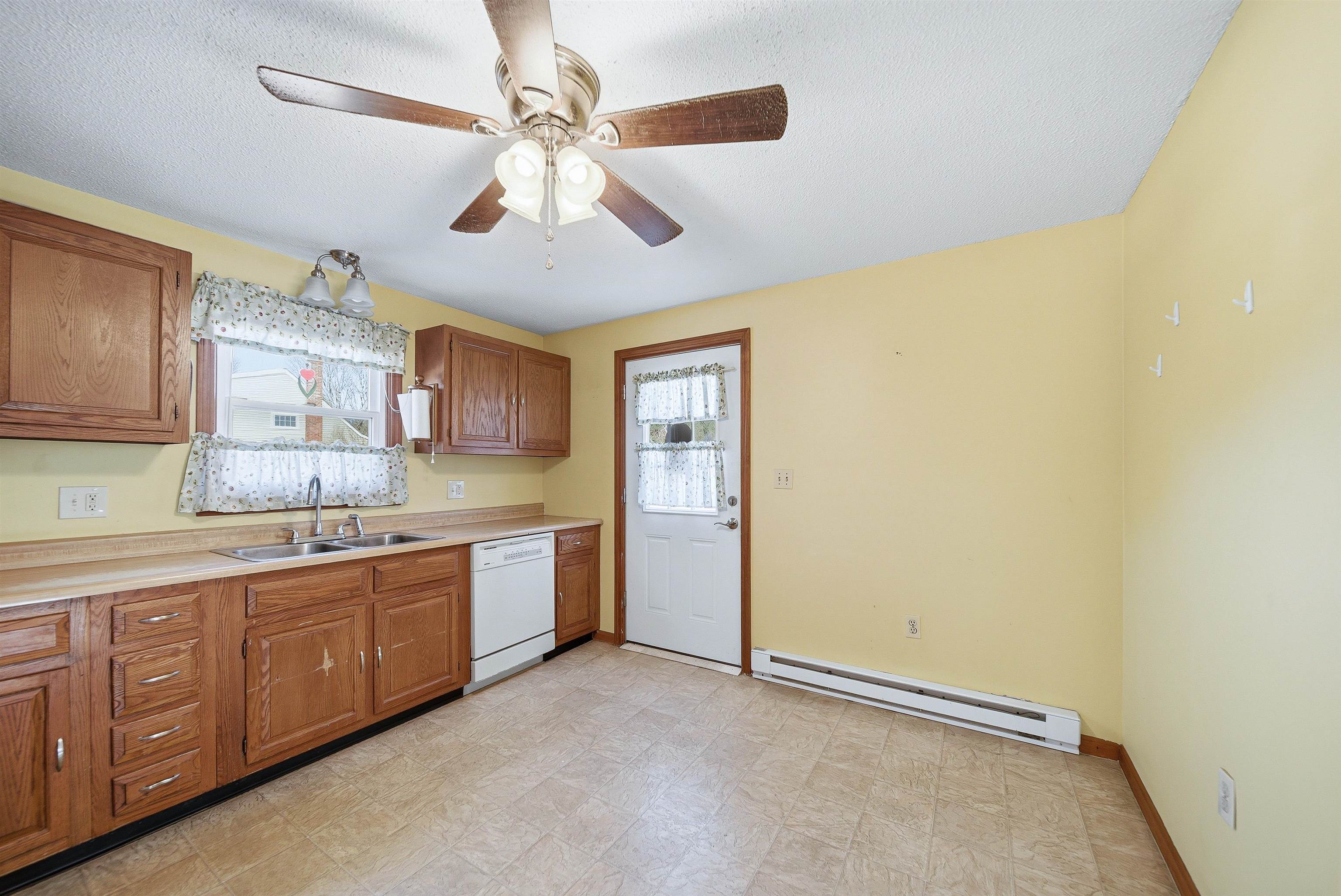 48 Dracut Road Hudson, NH 03051 - Photo 15 of 45 Gallery Image 15
