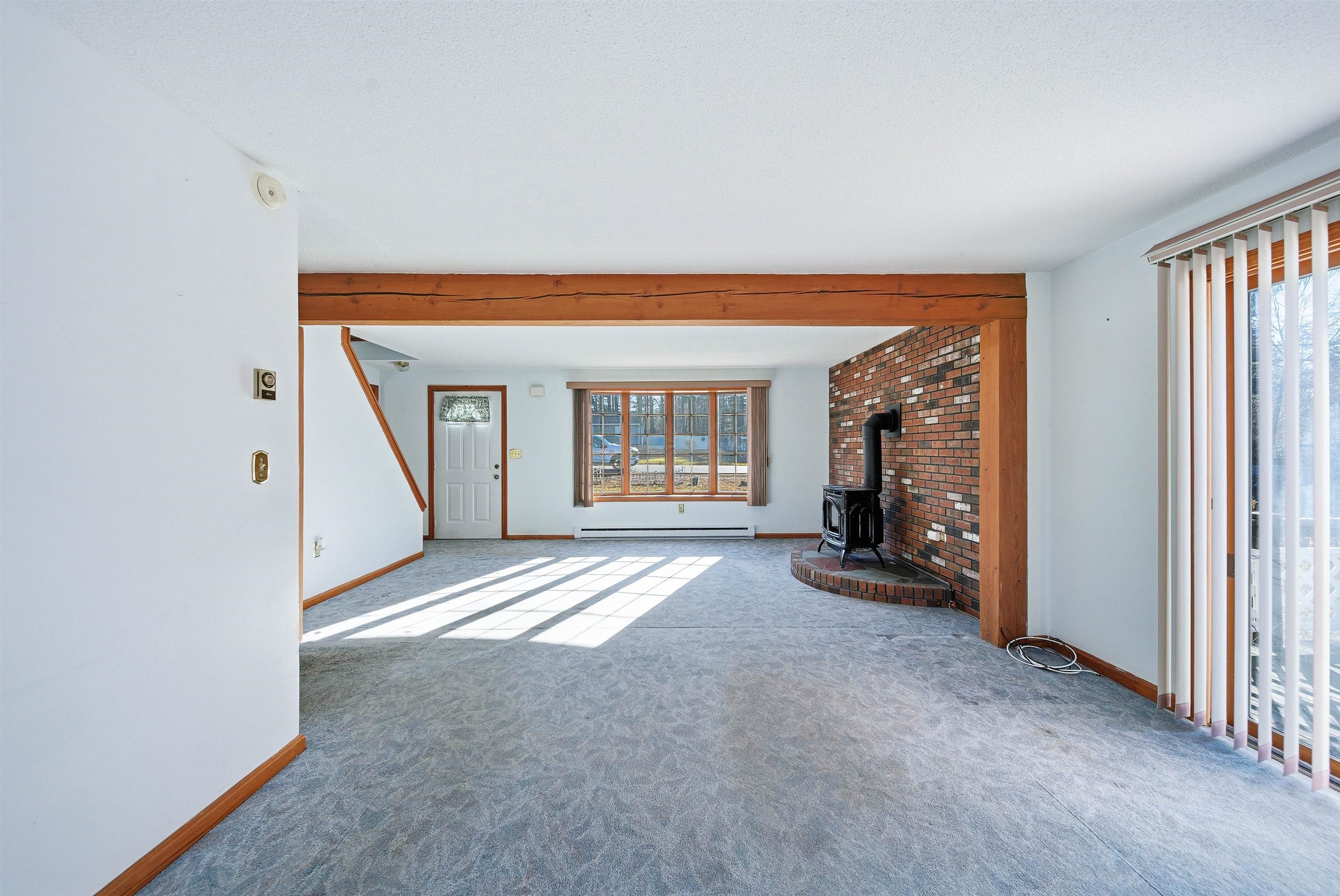 48 Dracut Road Hudson, NH 03051 - Photo 7 of 45 Gallery Image 7