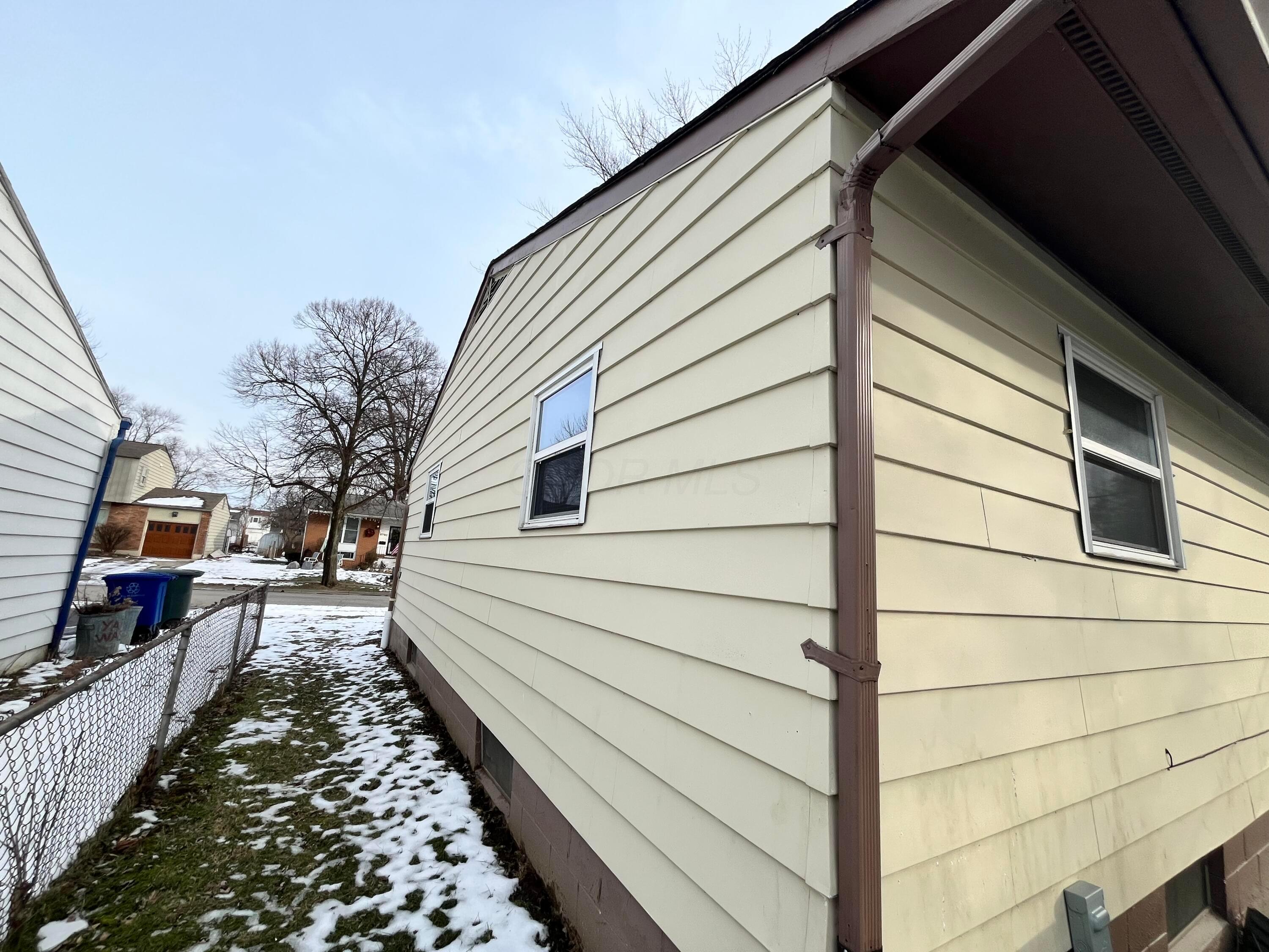 4791 Bourke Road Columbus, OH 43229 - Photo 2 of 9 IMG_4376 - Memi Says