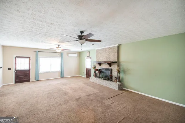 a view of empty room with ceiling fan