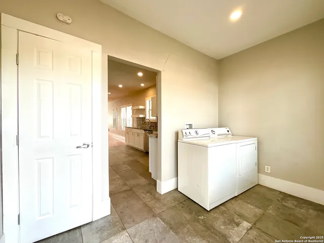 $1,549 | 1427 Burnet Street, San Antonio, TX 78202