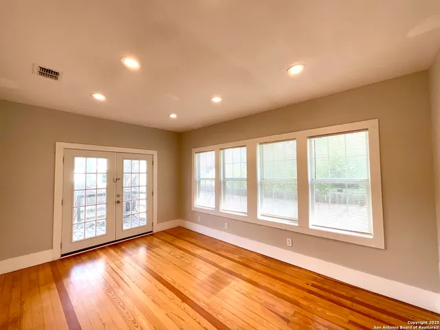 $1,549 | 1427 Burnet Street, San Antonio, TX 78202