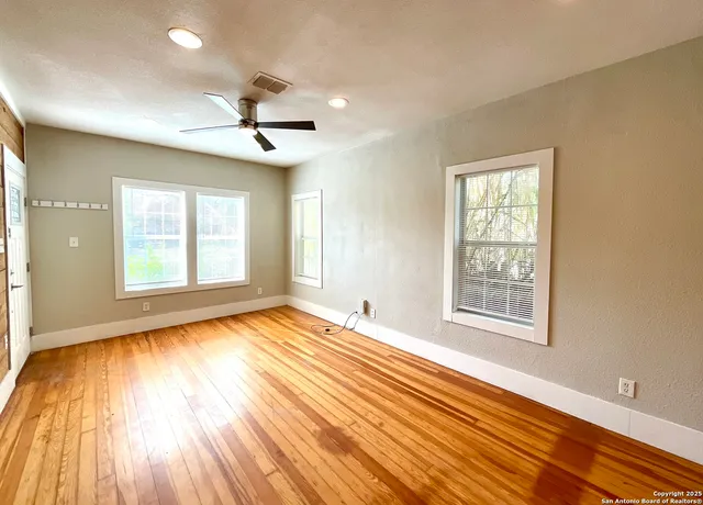 $1,549 | 1427 Burnet Street, San Antonio, TX 78202