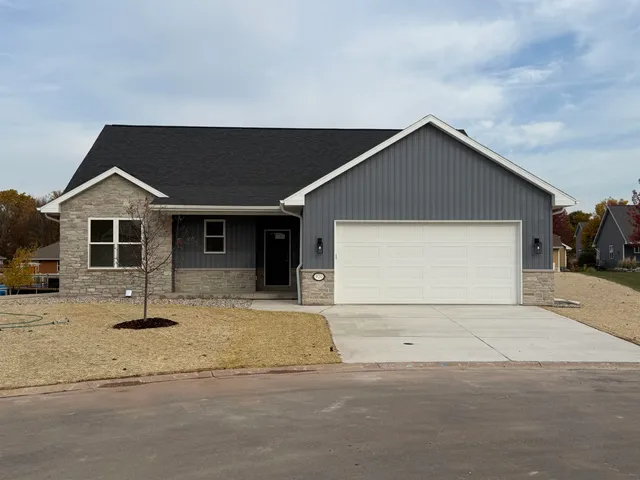$479,900 | 920 Clover Court, Menasha, WI 54952