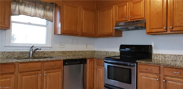 $1,695 | 2538 Cottage Place, Greensboro, NC 27455